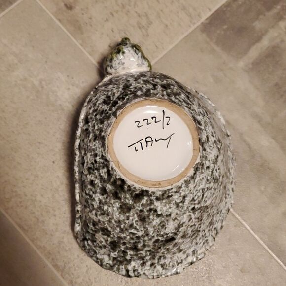 Vintage Signed & Numbered Green Ceramic Shell - Picture 5 of 7